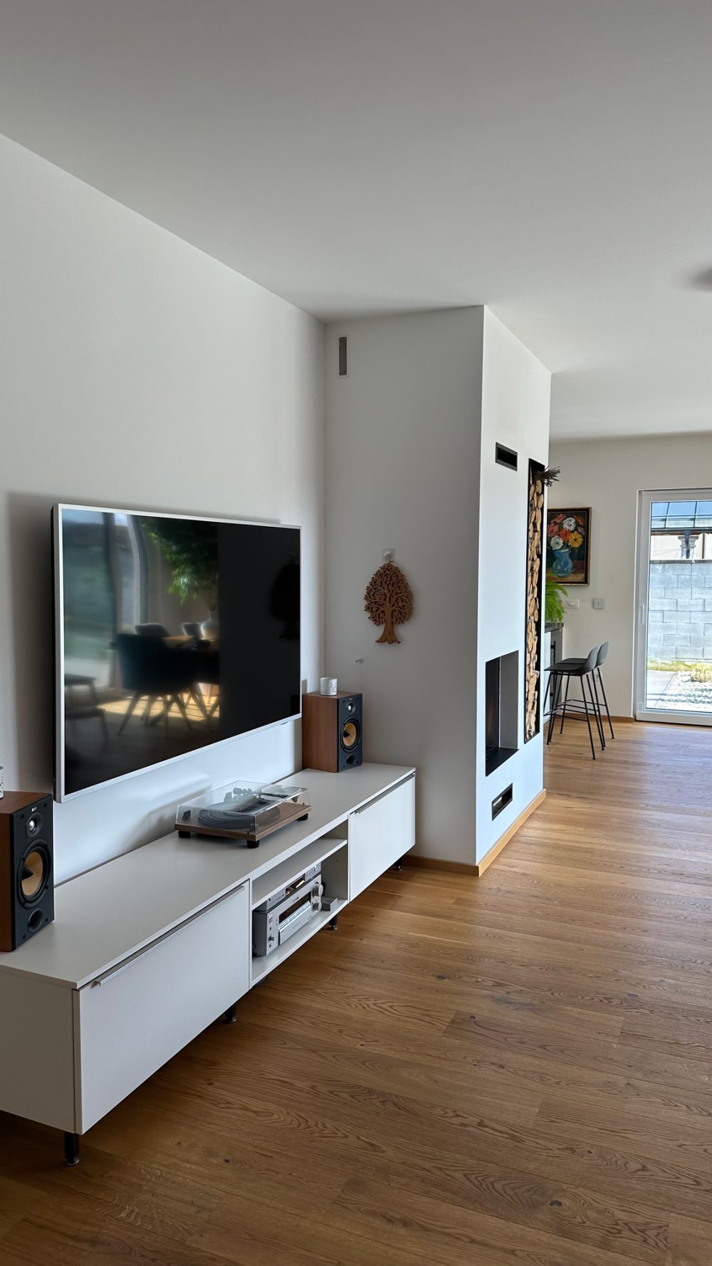 Oprema stanovanja: bela in siva - Image 6